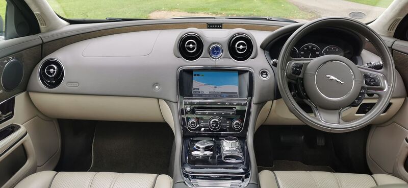 JAGUAR XJ 3.0d V6 Portfolio Auto Euro 5 4dr 2010