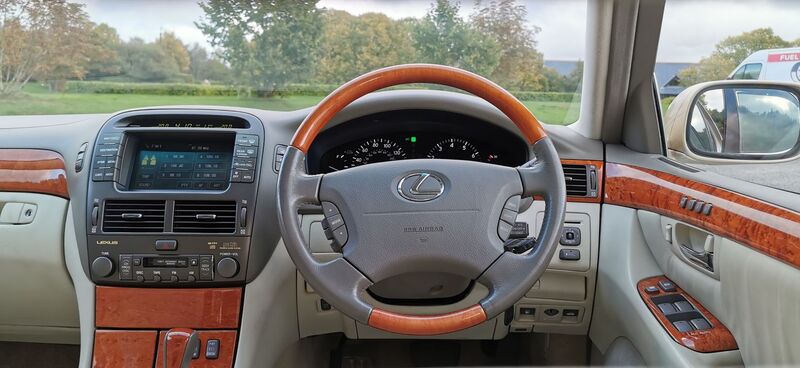 LEXUS LS 430 4.3 4dr Saloon Auto 2004