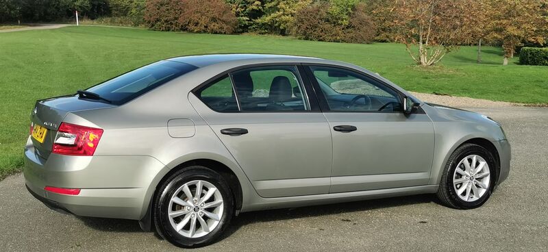 SKODA OCTAVIA 1.6 TDI S Euro 5 ss 5dr 2014