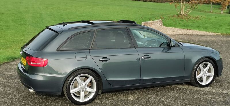 AUDI A4 AVANT 3.0 TDI Executive SE quattro Euro 4 5dr 2009