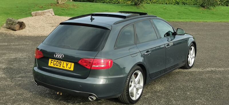 AUDI A4 AVANT 3.0 TDI Executive SE quattro Euro 4 5dr 2009