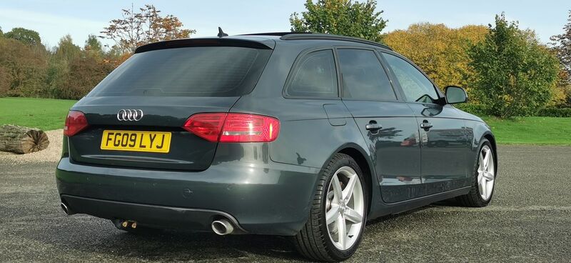 AUDI A4 AVANT 3.0 TDI Executive SE quattro Euro 4 5dr 2009