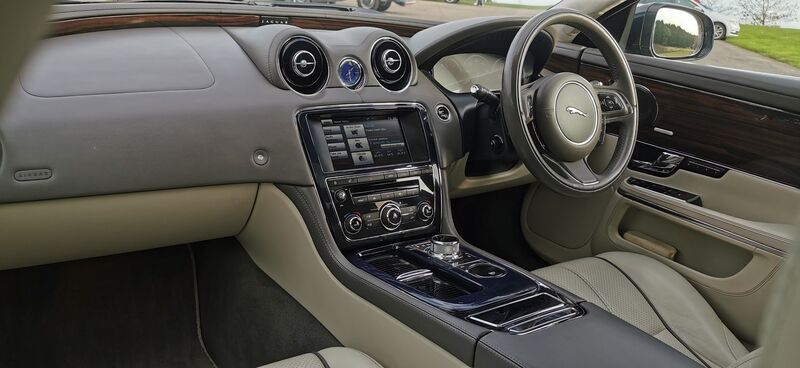 JAGUAR XJ 3.0d V6 Portfolio Auto Euro 5 ss 4dr 2012