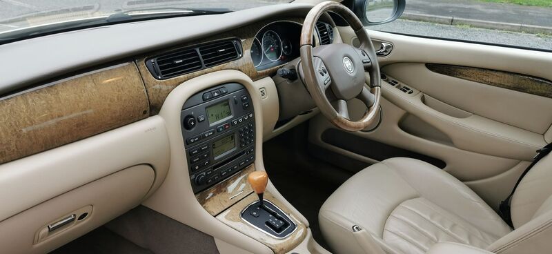 JAGUAR X-TYPE 2.5 V6 SE AWD 4dr 2004