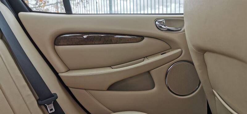 JAGUAR X-TYPE 2.5 V6 SE AWD 4dr 2004