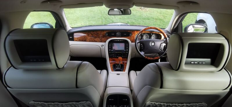 JAGUAR XJ 4.2 XJ8 Sovereign LWB Saloon 4dr 2006