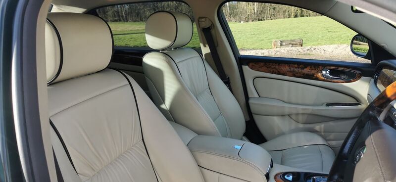 JAGUAR XJ 4.2 XJ8 Sovereign LWB Saloon 4dr 2006