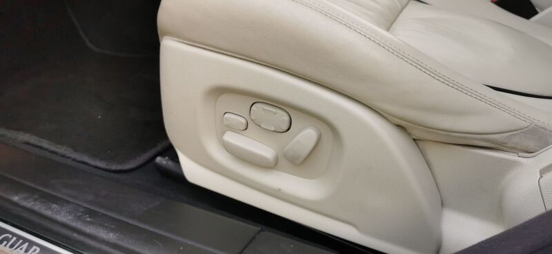 JAGUAR XJ 4.2 XJ8 Sovereign LWB Saloon 4dr 2006