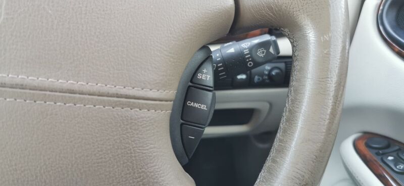 JAGUAR XJ XJ8 LWB 3.2 2002