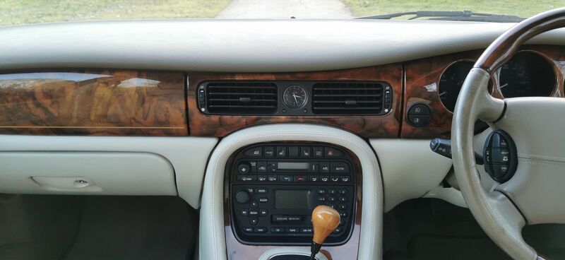JAGUAR XJ XJ8 LWB 3.2 2002