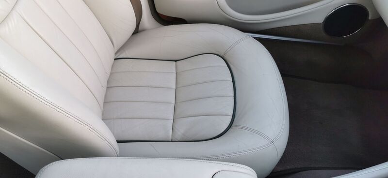JAGUAR XJ XJ8 LWB 3.2 2002