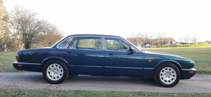 JAGUAR XJ XJ8 LWB 3.2 2002