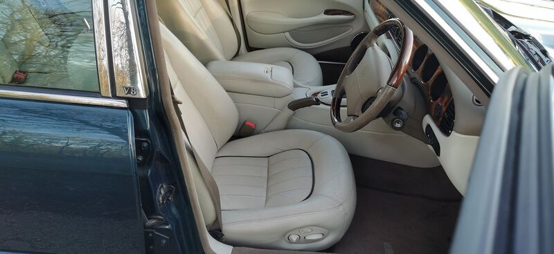 JAGUAR XJ XJ8 LWB 3.2 2002