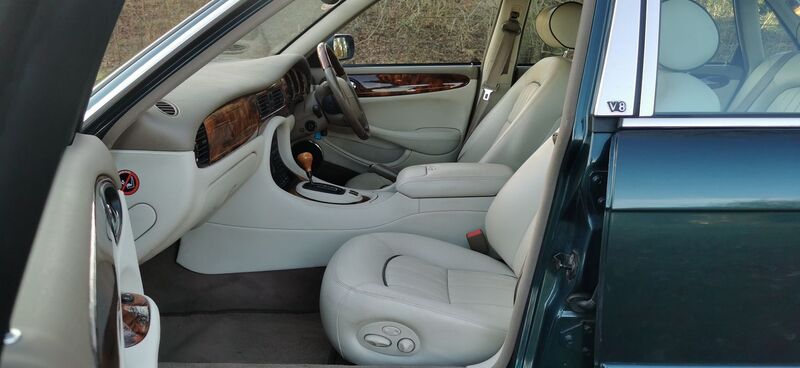 JAGUAR XJ XJ8 LWB 3.2 2002