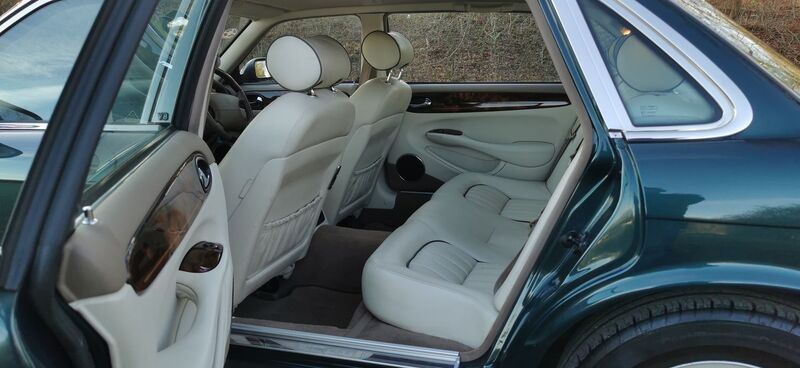 JAGUAR XJ XJ8 LWB 3.2 2002