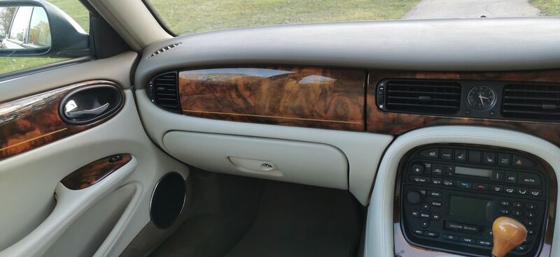 JAGUAR XJ XJ8 LWB 3.2 2002