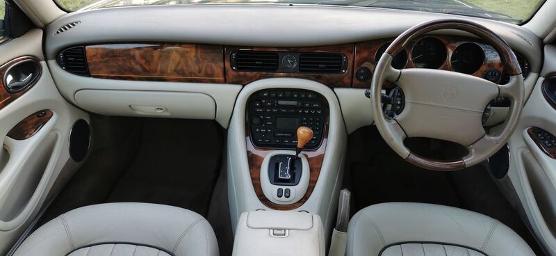 JAGUAR XJ XJ8 LWB 3.2 2002