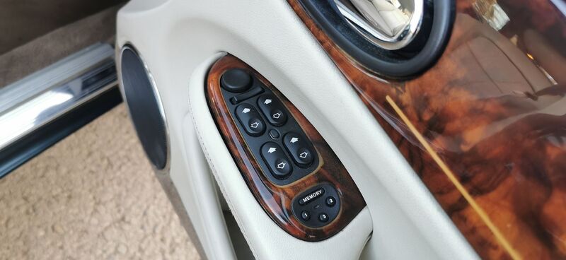 JAGUAR XJ XJ8 LWB 3.2 2002