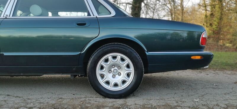 JAGUAR XJ XJ8 LWB 3.2 2002