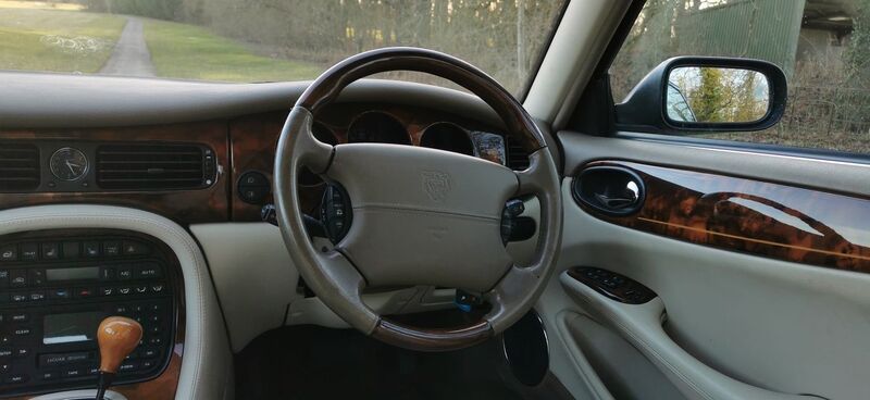JAGUAR XJ XJ8 LWB 3.2 2002