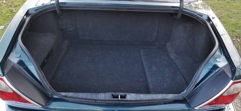JAGUAR XJ XJ8 LWB 3.2 2002