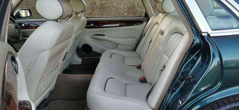 JAGUAR XJ XJ8 LWB 3.2 2002