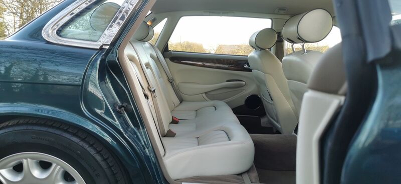 JAGUAR XJ XJ8 LWB 3.2 2002