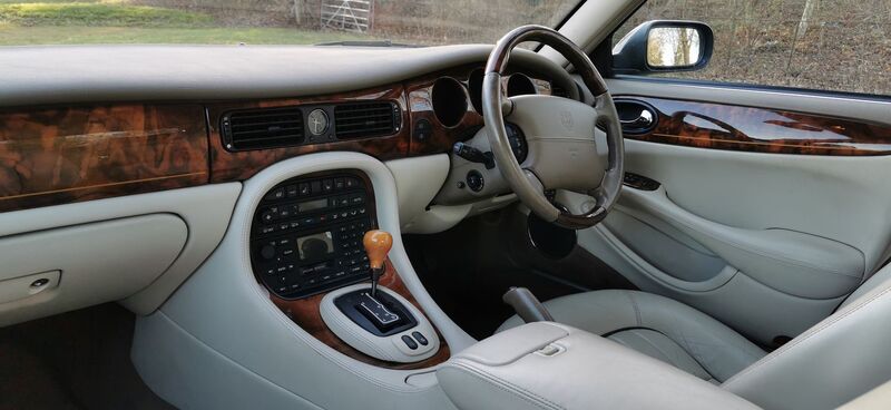 JAGUAR XJ XJ8 LWB 3.2 2002