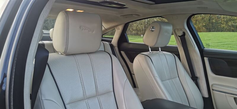 JAGUAR XJ 3.0d V6 Portfolio Auto Euro 5 4dr 2012