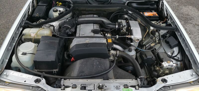 MERCEDES-BENZ E CLASS 2.2 E220 SE Limited Edition 4dr 1995