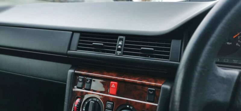 MERCEDES-BENZ E CLASS 2.2 E220 SE Limited Edition 4dr 1995