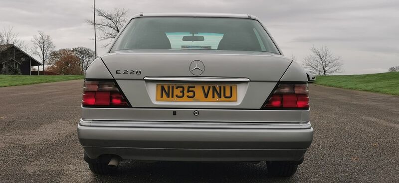 MERCEDES-BENZ E CLASS 2.2 E220 SE Limited Edition 4dr 1995