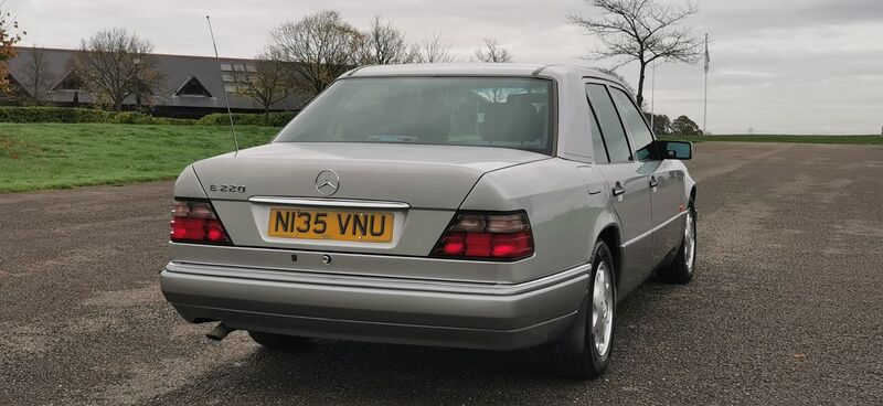 MERCEDES-BENZ E CLASS 2.2 E220 SE Limited Edition 4dr 1995