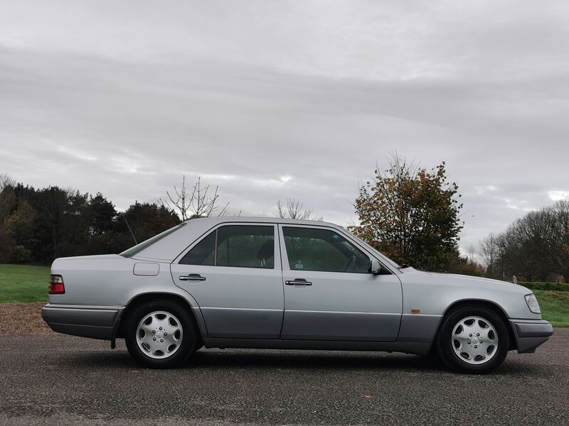 MERCEDES-BENZ E CLASS 2.2 E220 SE Limited Edition 4dr 1995