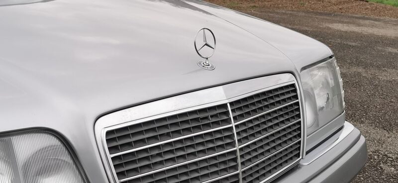MERCEDES-BENZ E CLASS 2.2 E220 SE Limited Edition 4dr 1995