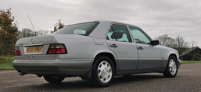 MERCEDES-BENZ E CLASS 2.2 E220 SE Limited Edition 4dr 1995