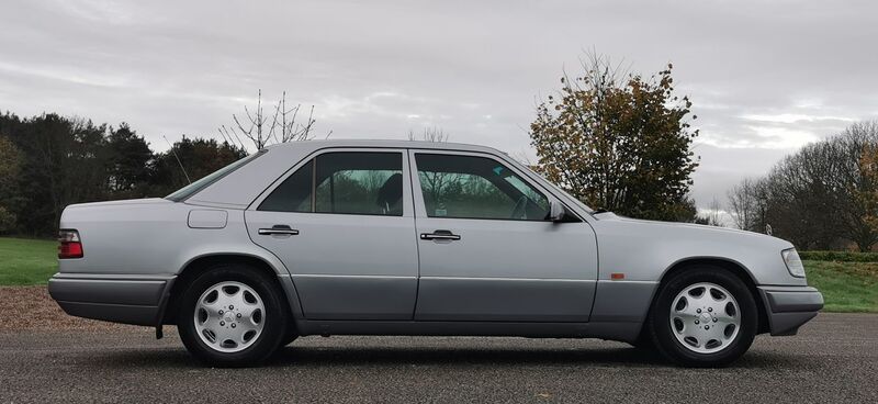 MERCEDES-BENZ E CLASS 2.2 E220 SE Limited Edition 4dr 1995