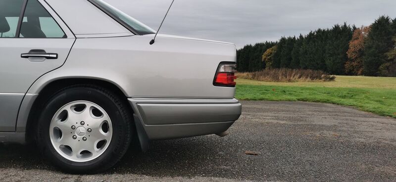 MERCEDES-BENZ E CLASS 2.2 E220 SE Limited Edition 4dr 1995