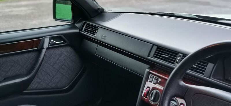 MERCEDES-BENZ E CLASS 2.2 E220 SE Limited Edition 4dr 1995