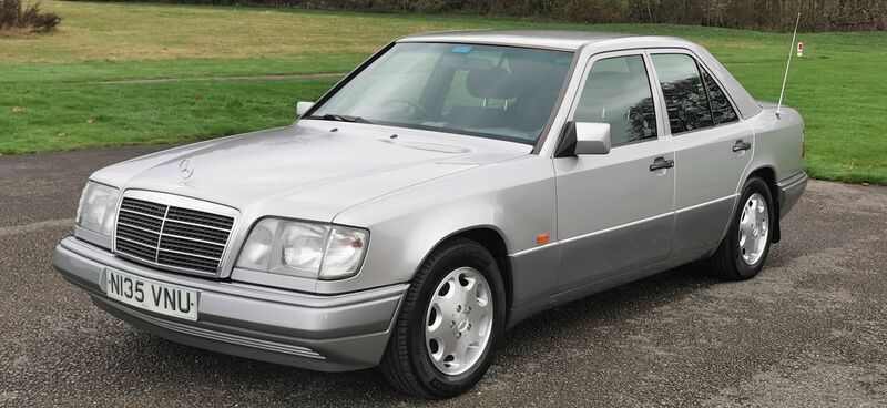 MERCEDES-BENZ E CLASS 2.2 E220 SE Limited Edition 4dr 1995