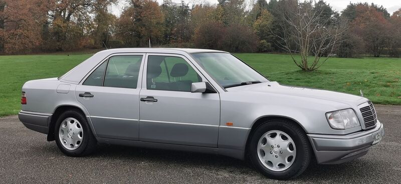 MERCEDES-BENZ E CLASS 2.2 E220 SE Limited Edition 4dr 1995