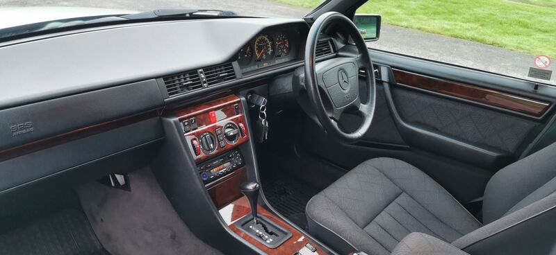 MERCEDES-BENZ E CLASS 2.2 E220 SE Limited Edition 4dr 1995