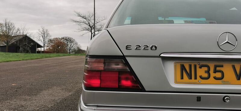 MERCEDES-BENZ E CLASS 2.2 E220 SE Limited Edition 4dr 1995