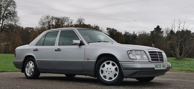 MERCEDES-BENZ E CLASS 2.2 E220 SE Limited Edition 4dr 1995