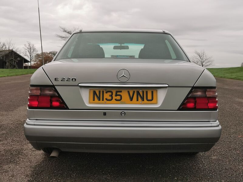 MERCEDES-BENZ E CLASS 2.2 E220 SE Limited Edition 4dr 1995