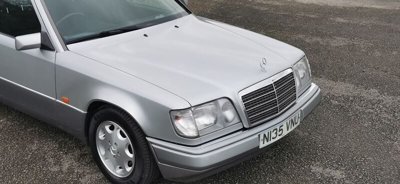 MERCEDES-BENZ E CLASS 2.2 E220 SE Limited Edition 4dr 1995