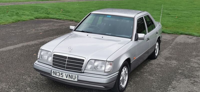 MERCEDES-BENZ E CLASS 2.2 E220 SE Limited Edition 4dr 1995