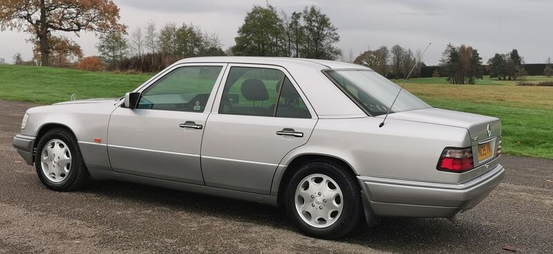 MERCEDES-BENZ E CLASS 2.2 E220 SE Limited Edition 4dr 1995