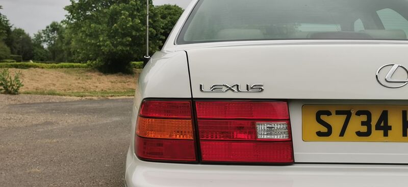 LEXUS LS 400 4.0 4dr Saloon 1998
