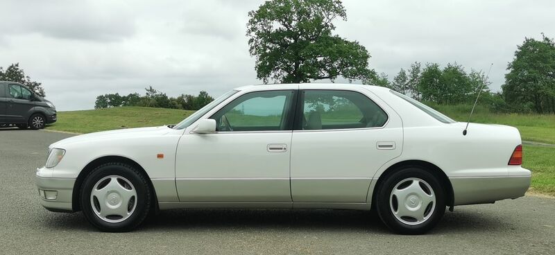 LEXUS LS 400 4.0 4dr Saloon 1998